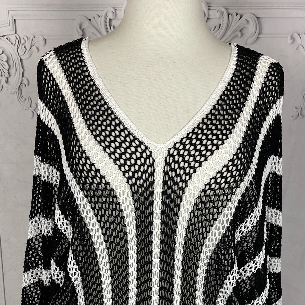 Classy Black and White Striped Plus Size Swimsuit Coverup - Picture 4 of 7